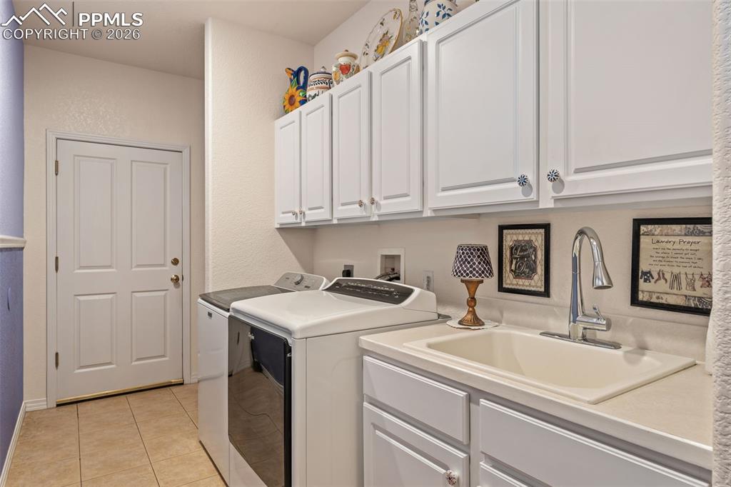 Image 39 of 50: Laundry