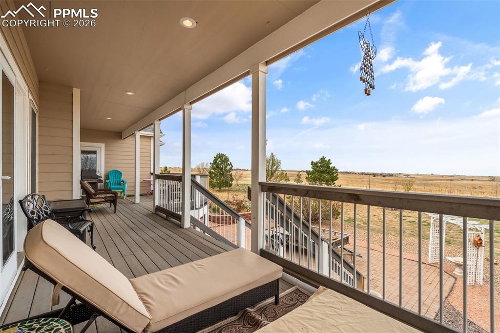 Image 41 of 50: Deck