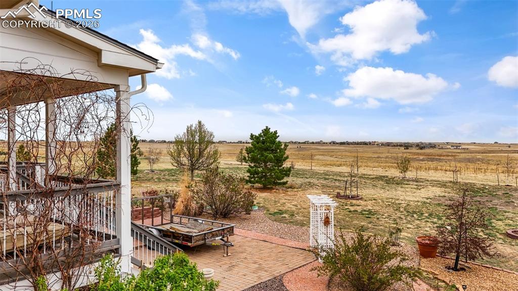 Image 43 of 50: Yard