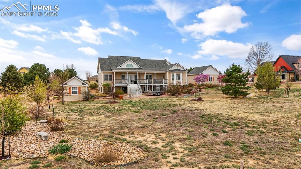 Image 44 of 50: Yard