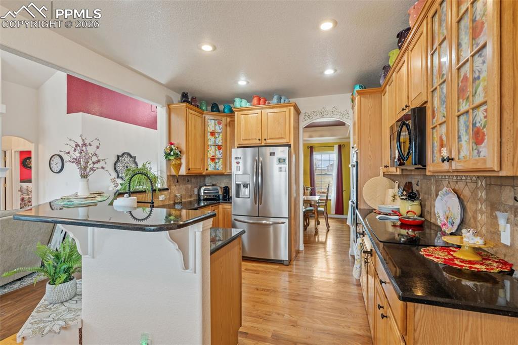 Image 8 of 50: Kitchen