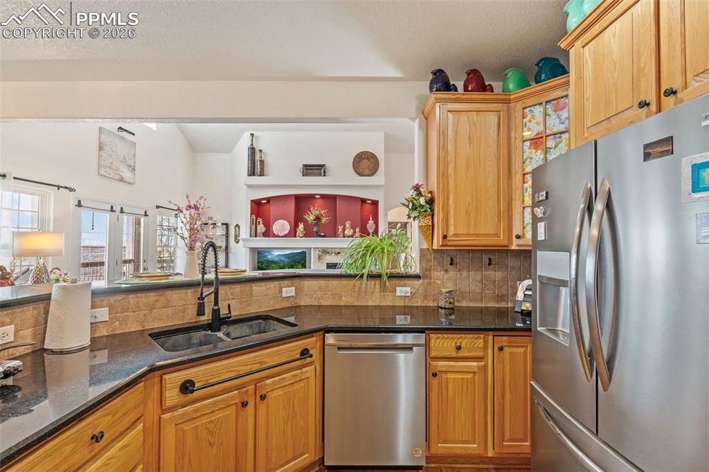 Image 9 of 50: Kitchen