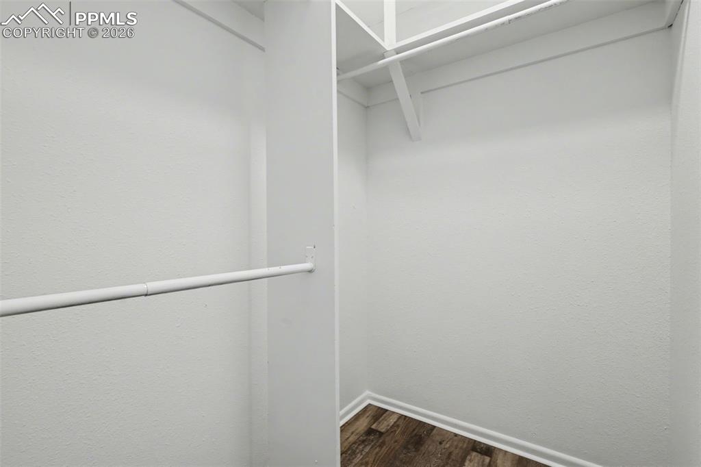 Image 25 of 33: Closet