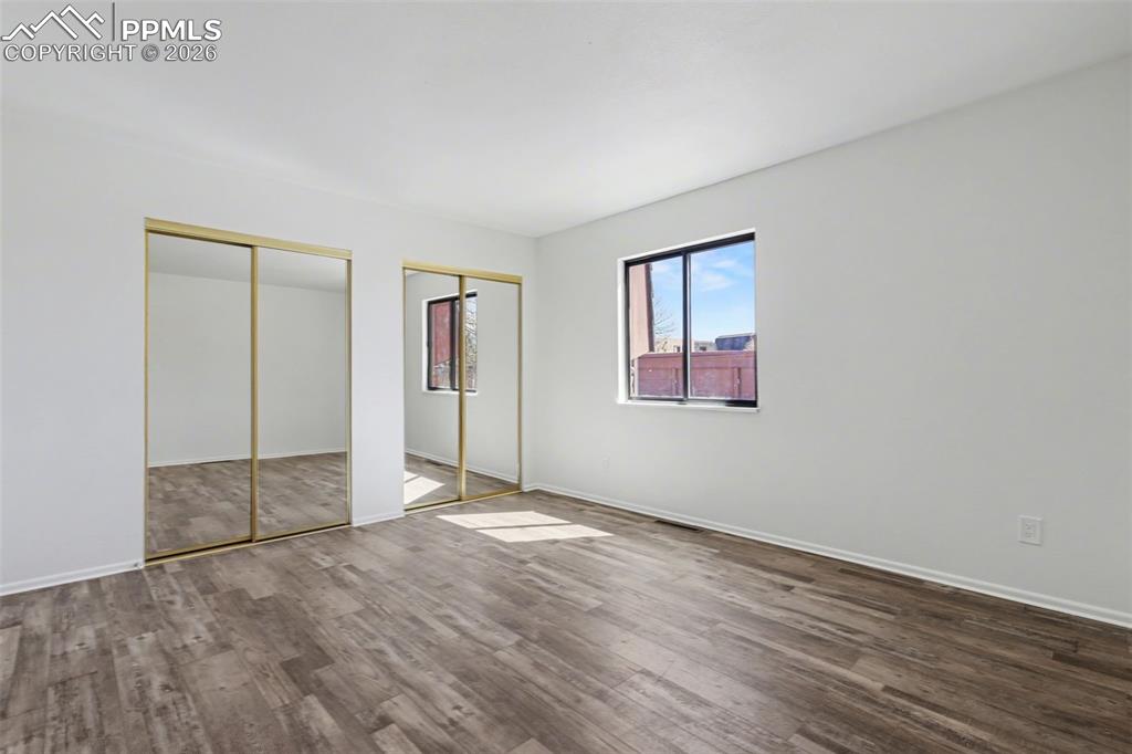 Image 26 of 33: Bedroom