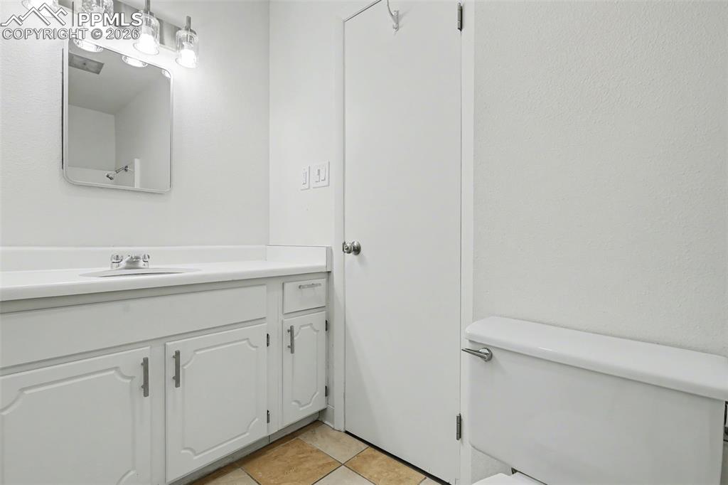 Image 29 of 33: Bathroom