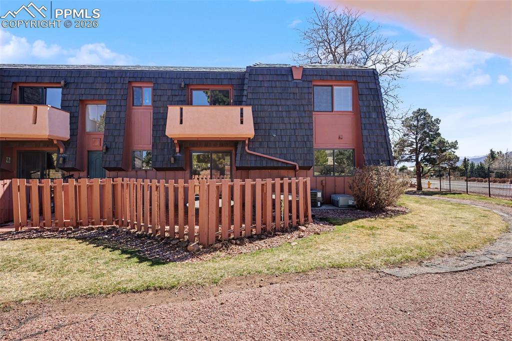 Image 33 of 33: Back of Structure