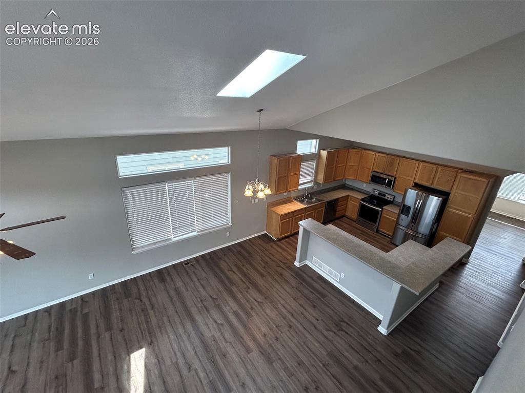 Image 11 of 41: Kitchen