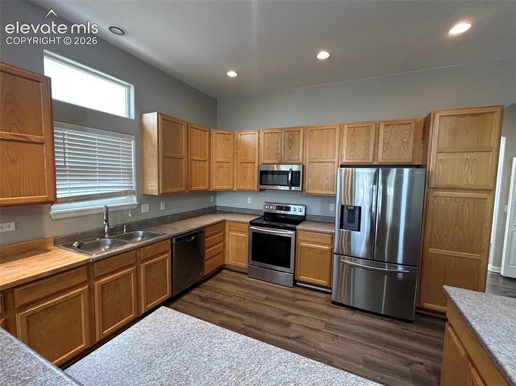 Image 7 of 41: Kitchen