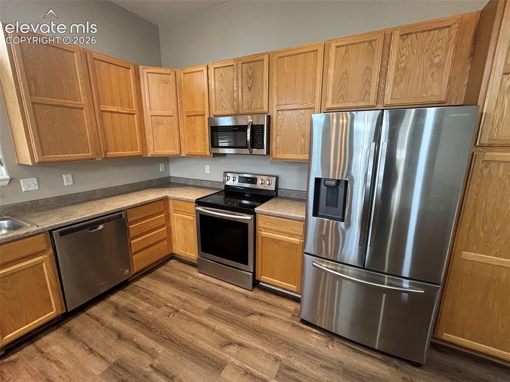 Image 8 of 41: Kitchen
