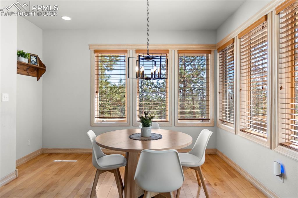 Image 12 of 50: Dining Area