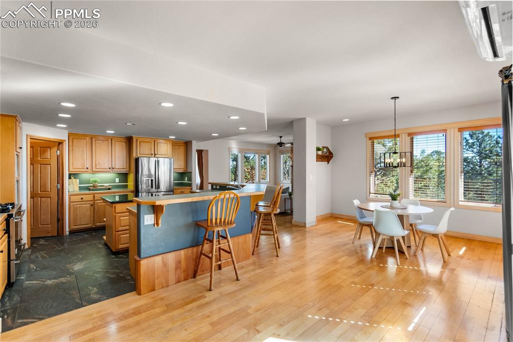 Image 14 of 50: Kitchen