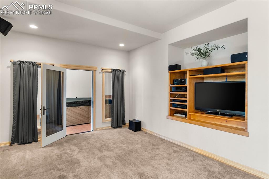 Image 16 of 50: Living Room