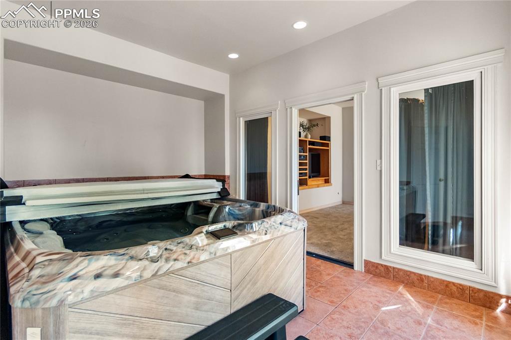 Image 17 of 50: Bedroom