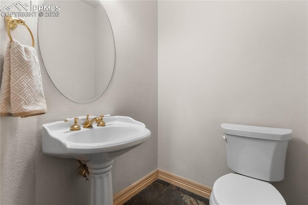 Image 18 of 50: Bathroom