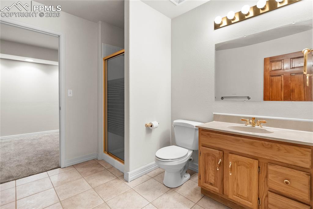 Image 24 of 50: Bathroom