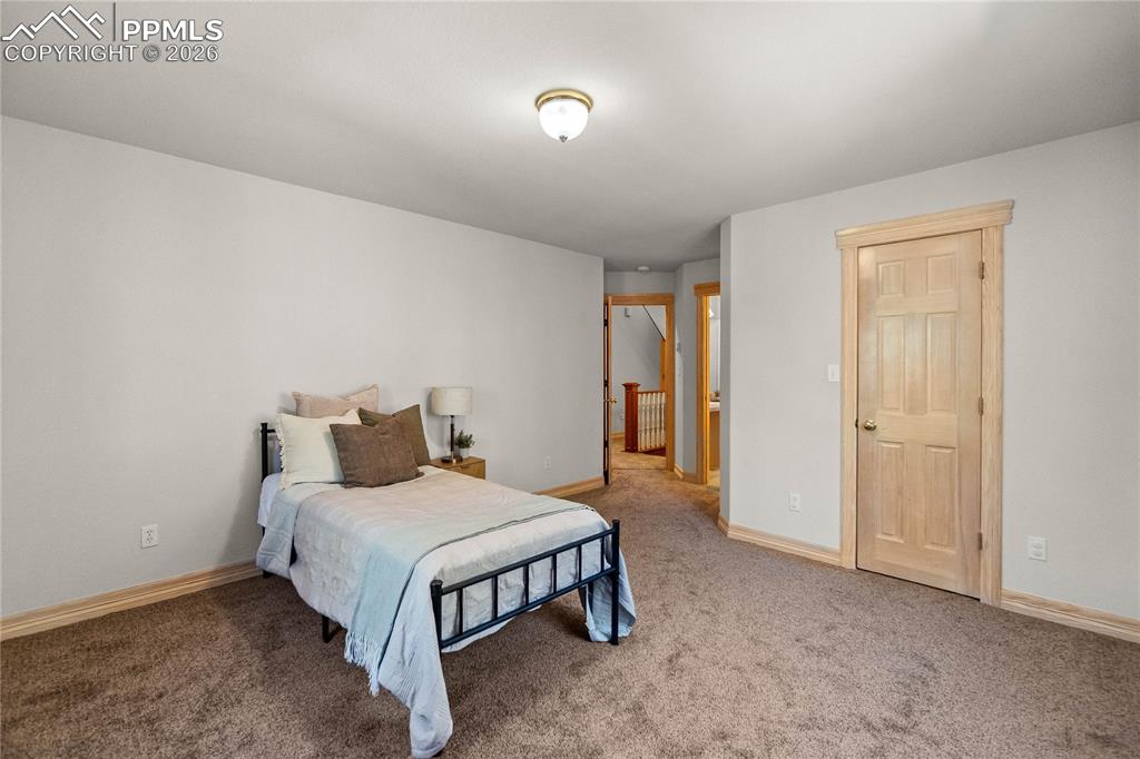 Image 29 of 50: Bedroom