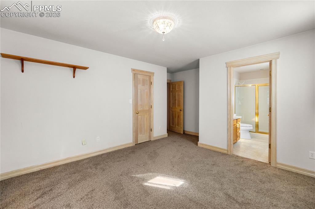 Image 34 of 50: Bedroom