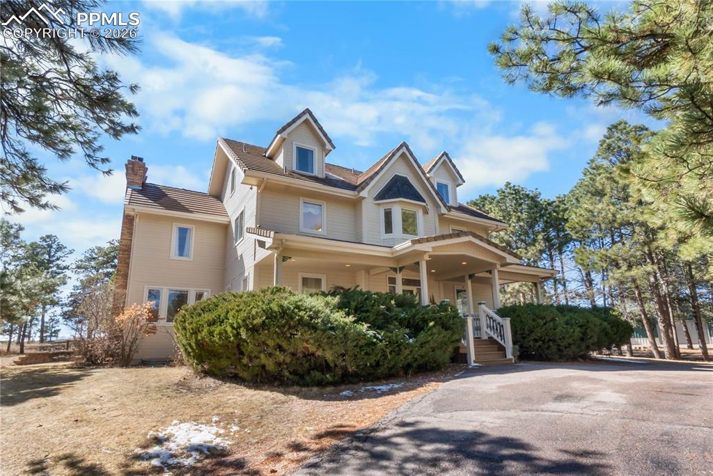 Image 4 of 50: Front of Structure