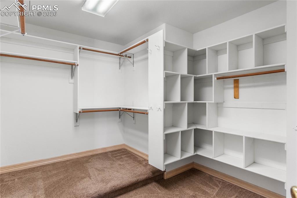 Image 42 of 50: Closet