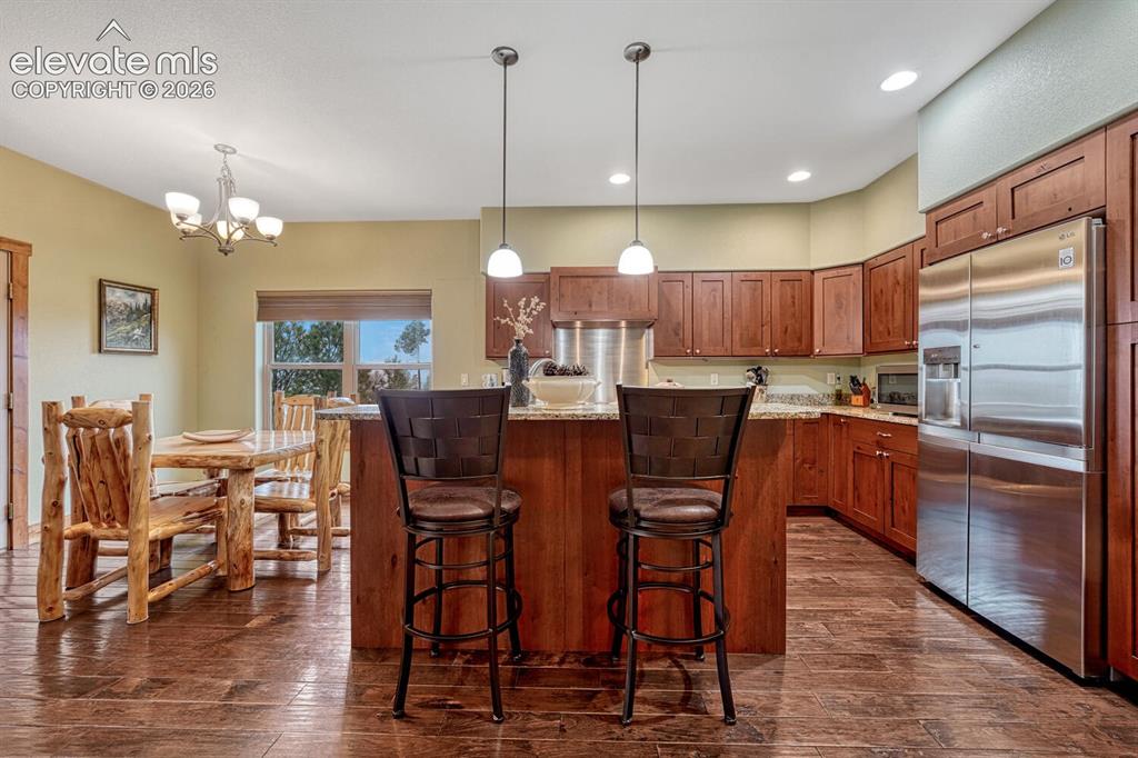 Image 15 of 50: Kitchen