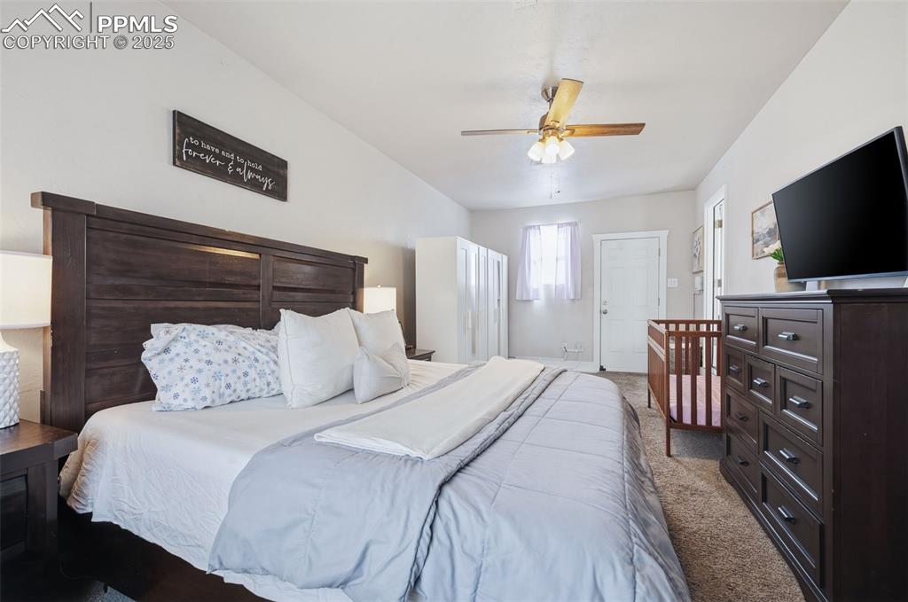 Image 11 of 21: Bedroom