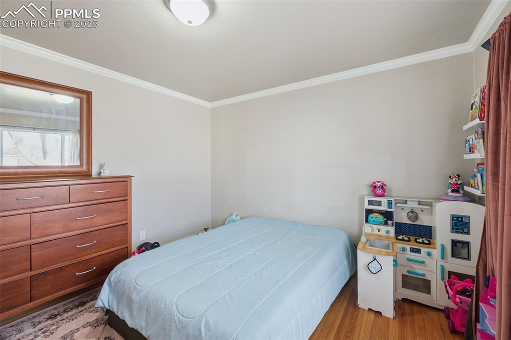 Image 12 of 21: Bedroom