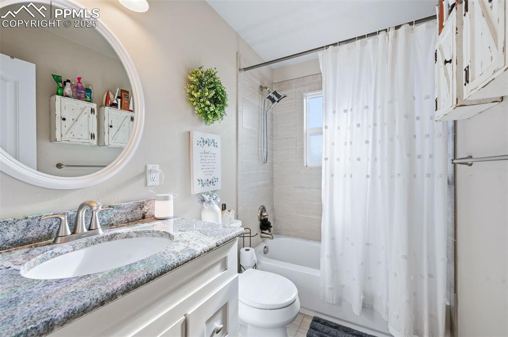 Image 14 of 21: Bathroom