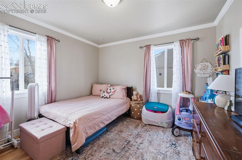 Image 15 of 21: Bedroom