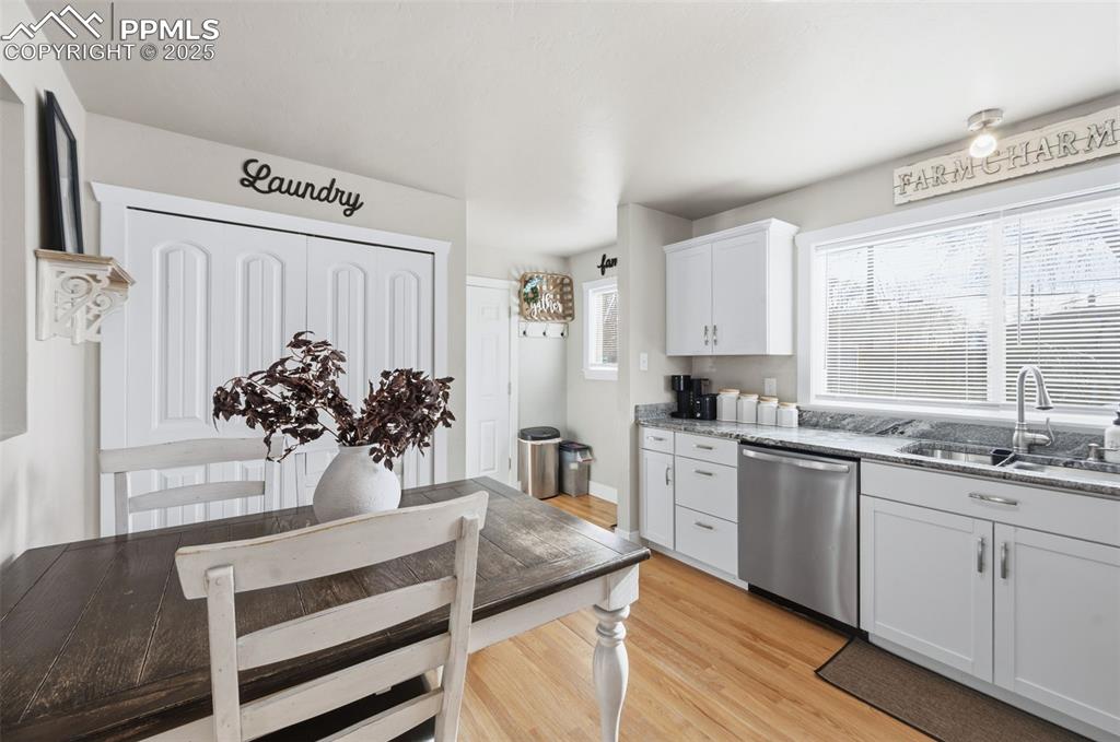 Image 6 of 21: Kitchen