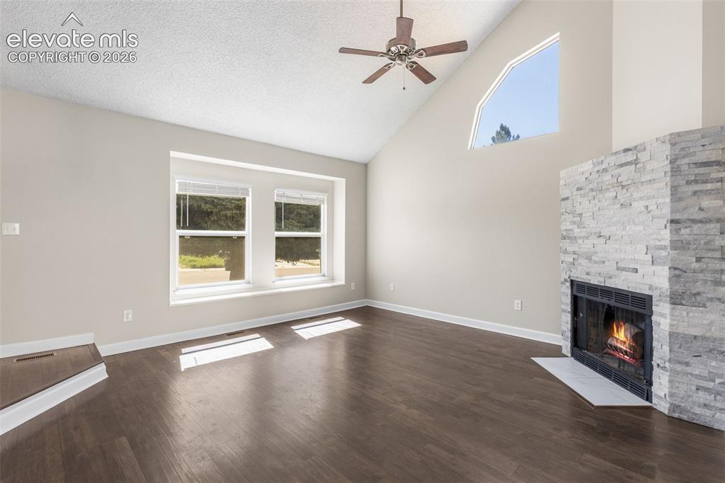 Image 4 of 35: Living Room W/Vaulted Ceilings & Fireplace