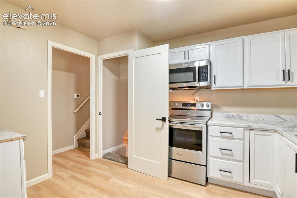 Image 42 of 50: Kitchen