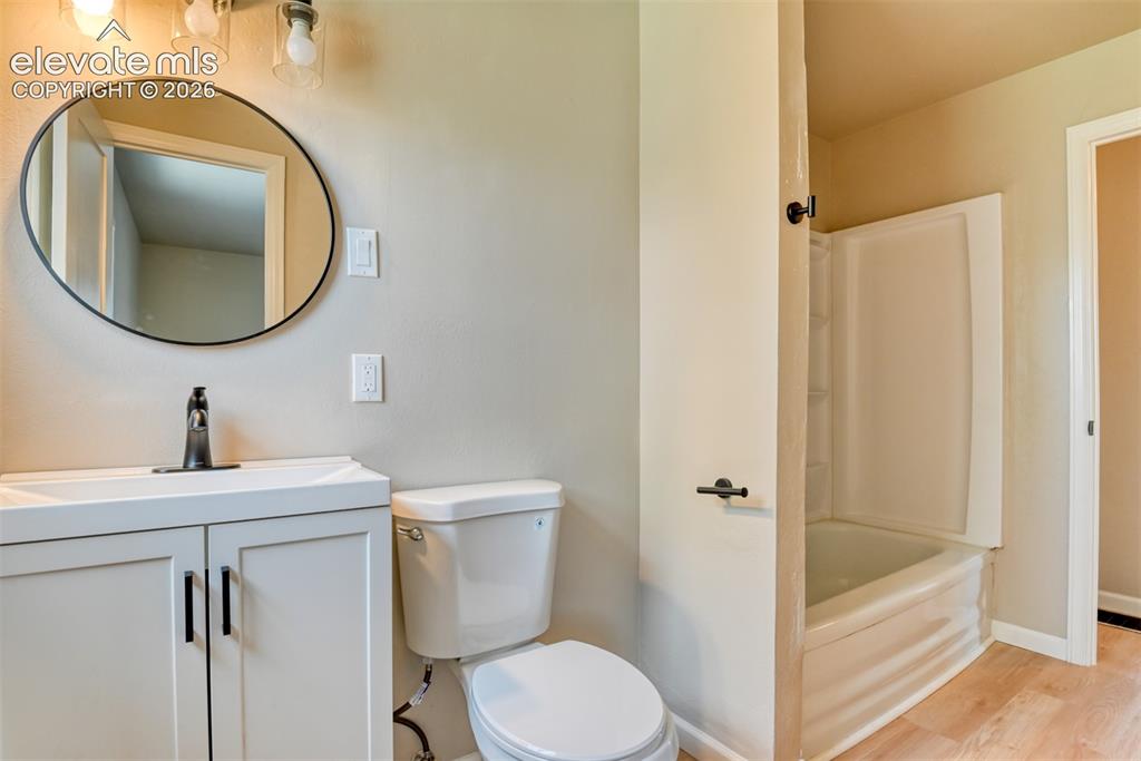 Image 46 of 50: Bathroom