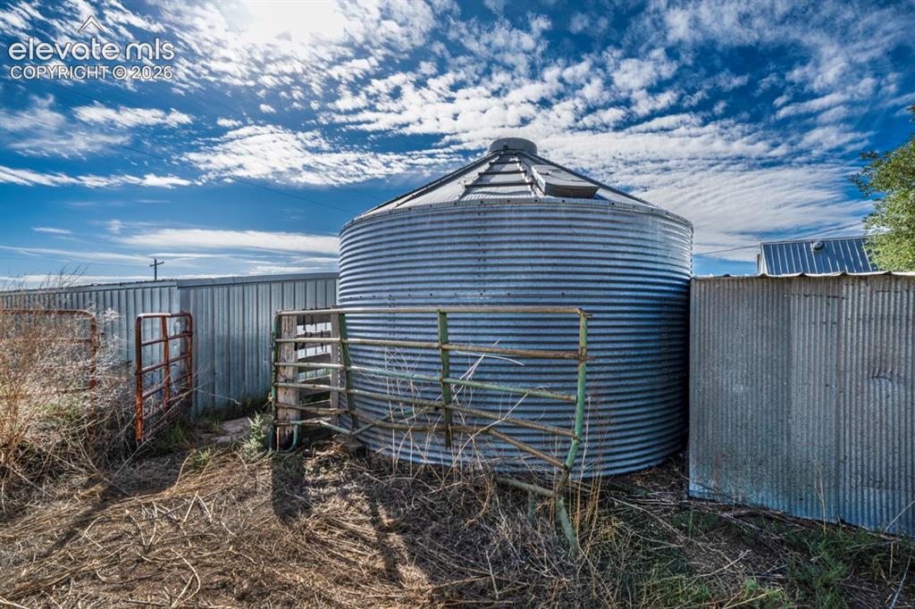 Image 38 of 45: Grain bin