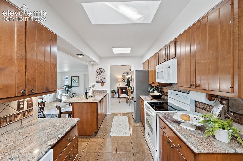Image 10 of 46: Kitchen