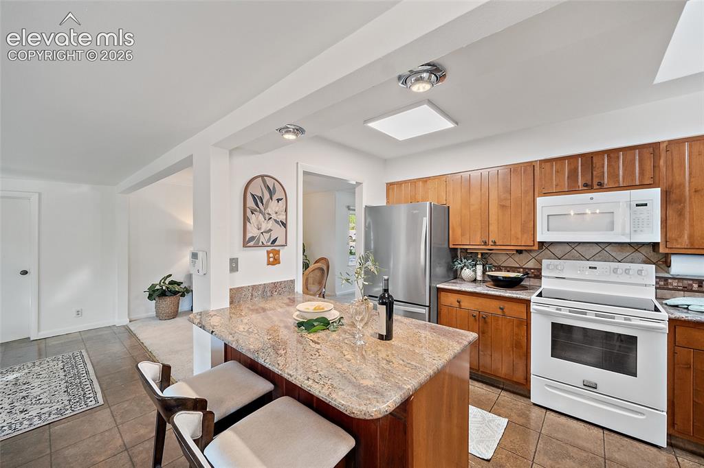 Image 11 of 46: Kitchen