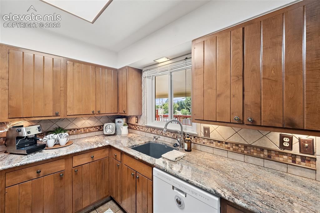 Image 12 of 46: Kitchen