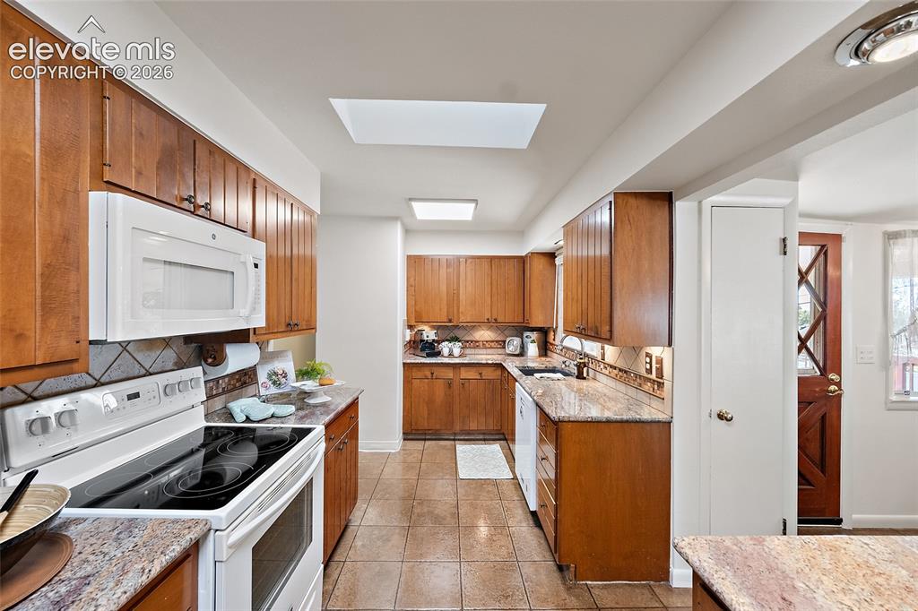 Image 13 of 46: Kitchen