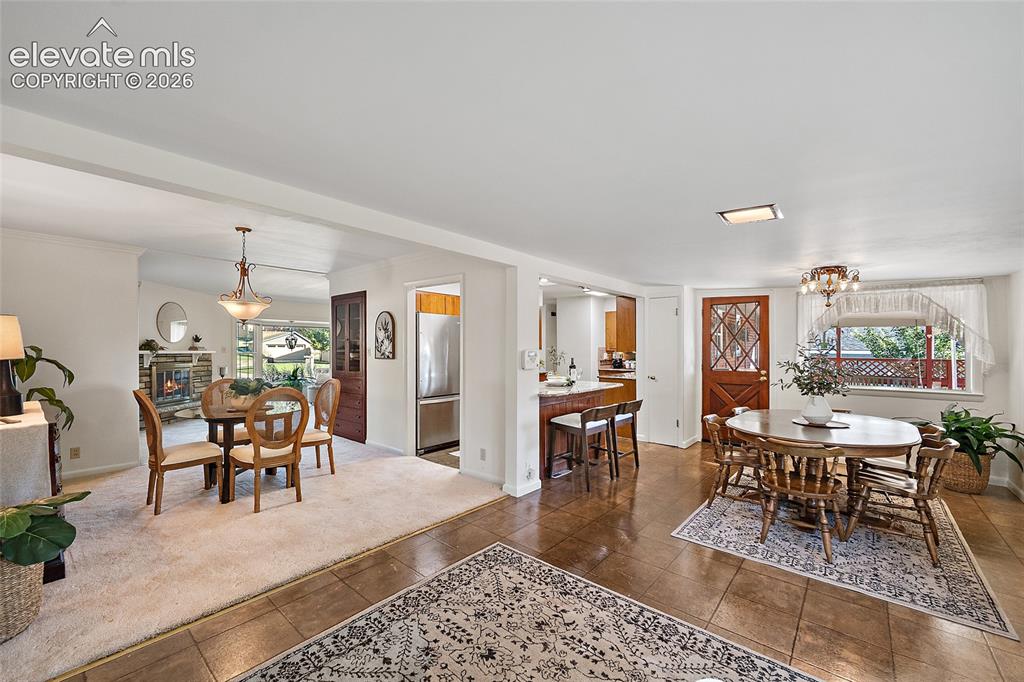 Image 14 of 46: Dining Area
