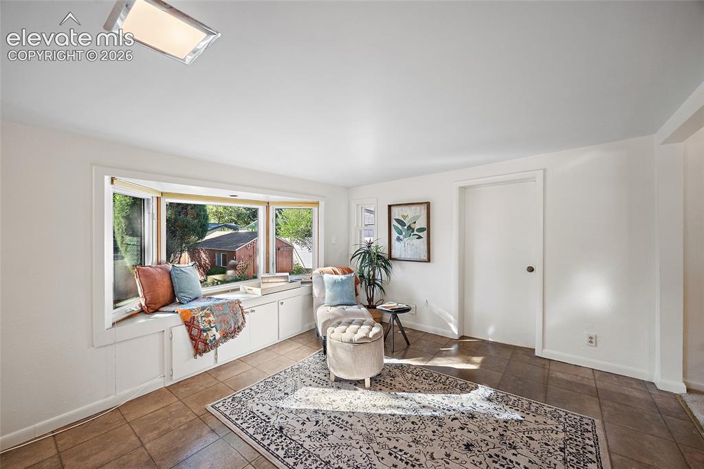 Image 15 of 46: Sitting Room