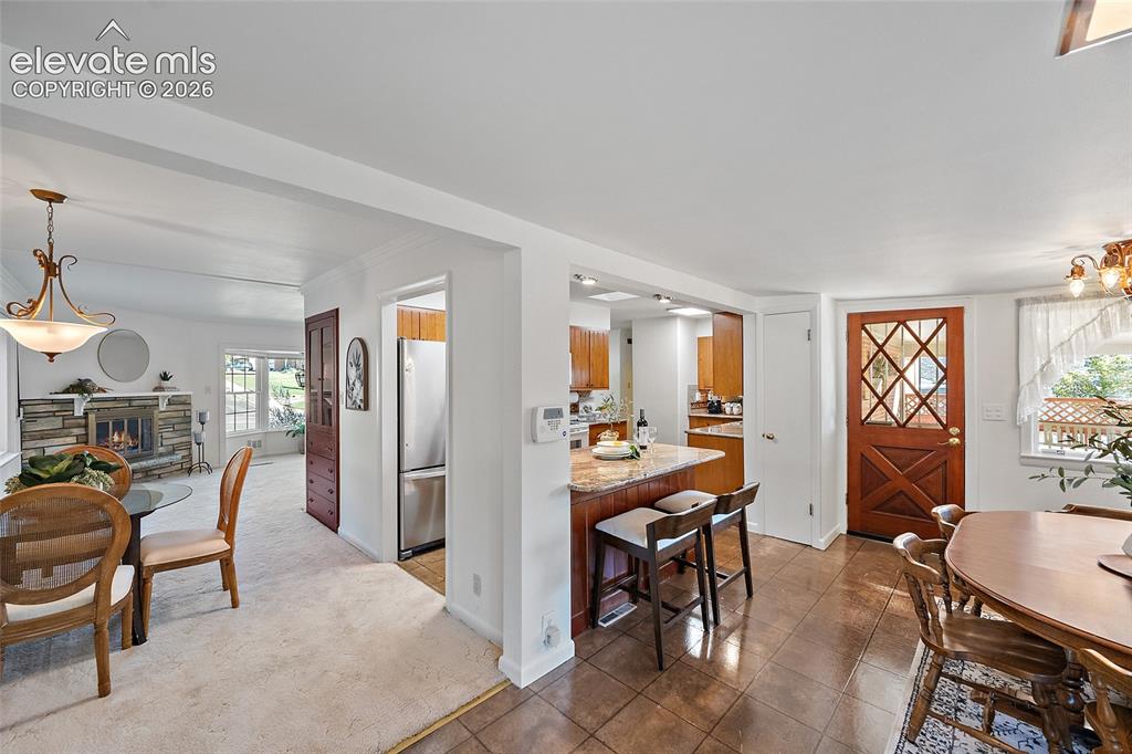 Image 16 of 46: Dining Area