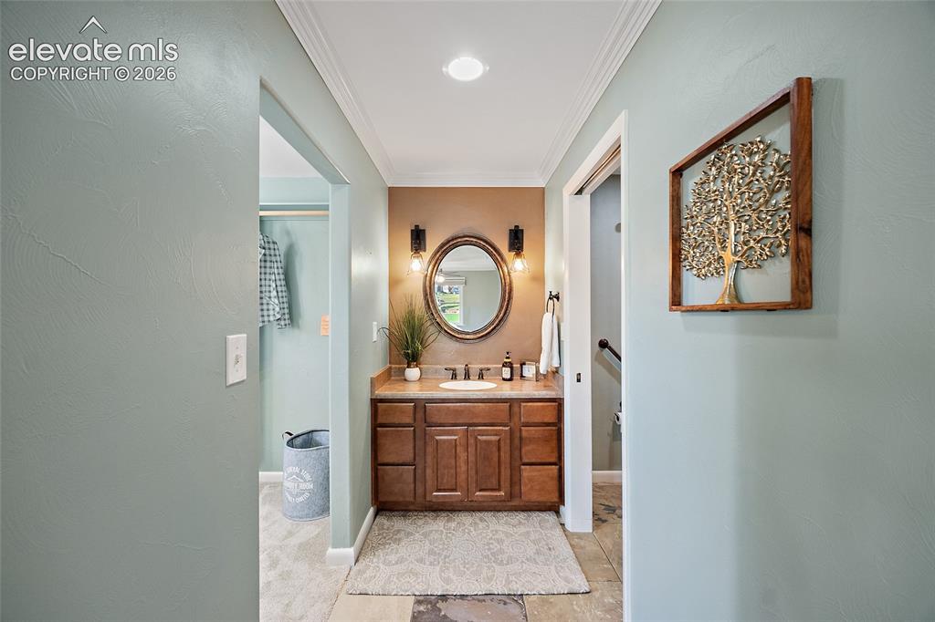 Image 19 of 46: Bathroom