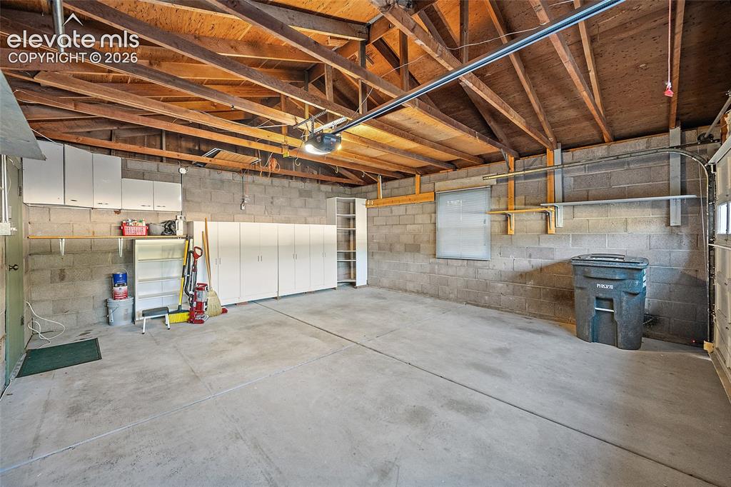 Image 46 of 46: Garage