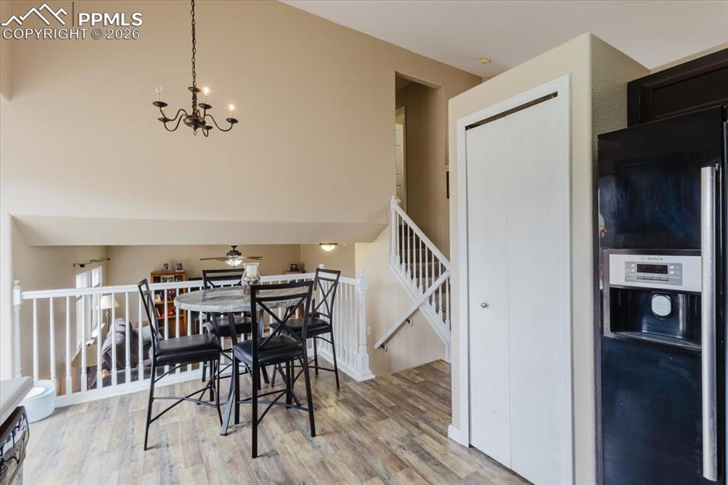 Image 11 of 49: Dining Area