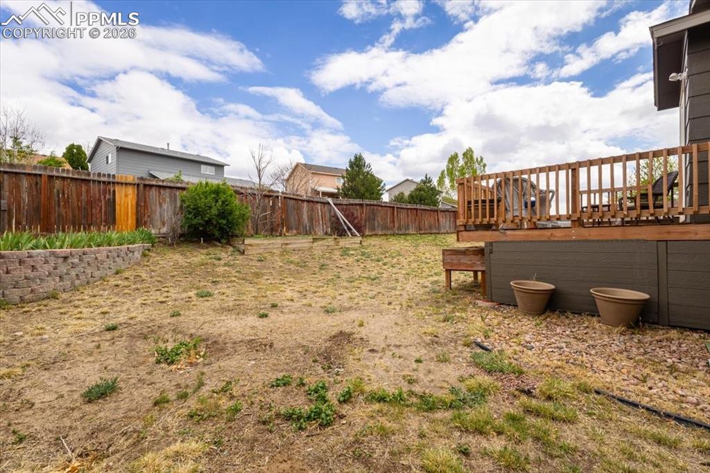 Image 46 of 49: Yard