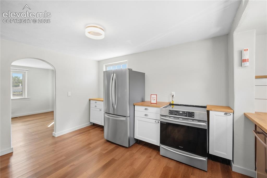 Image 3 of 26: Kitchen