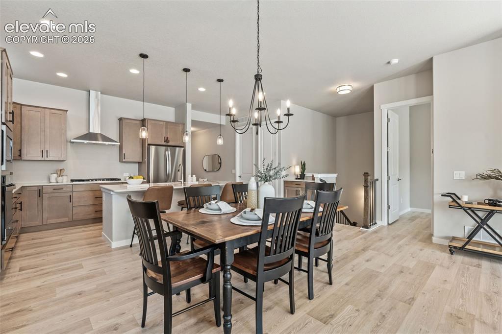 Image 12 of 50: Dining Area