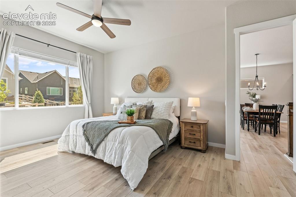 Image 19 of 50: Bedroom