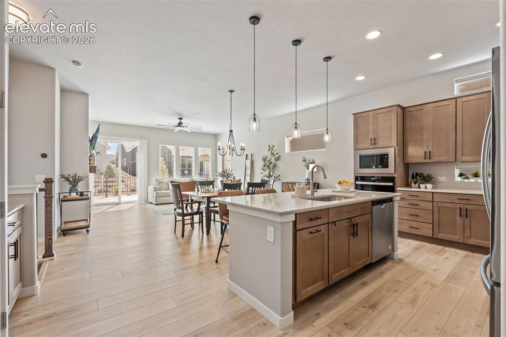 Image 8 of 50: Kitchen