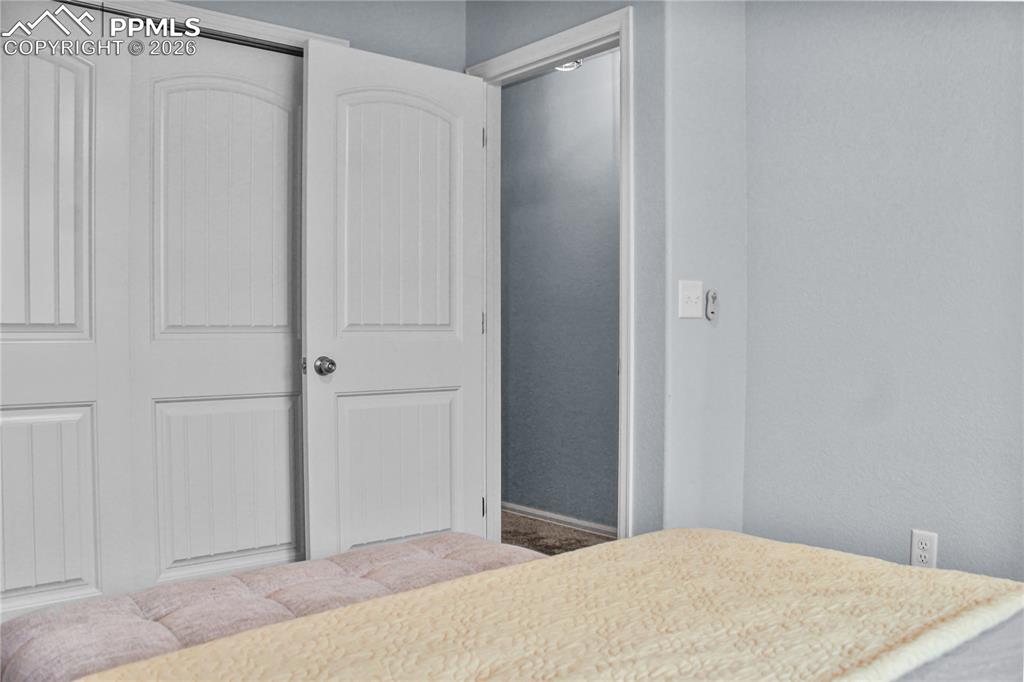 Image 16 of 19: Bedroom