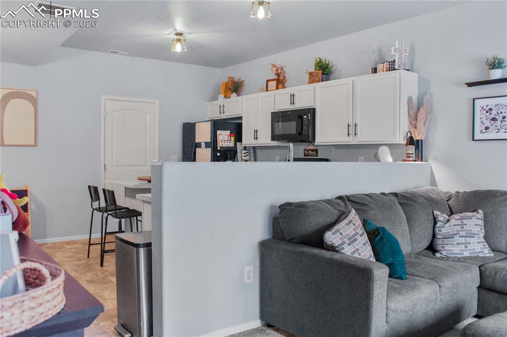 Image 3 of 19: Kitchen